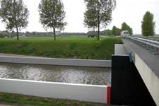 Onderhoud en schilderwerk van de brug van Lucien den Arend in Dirksland.