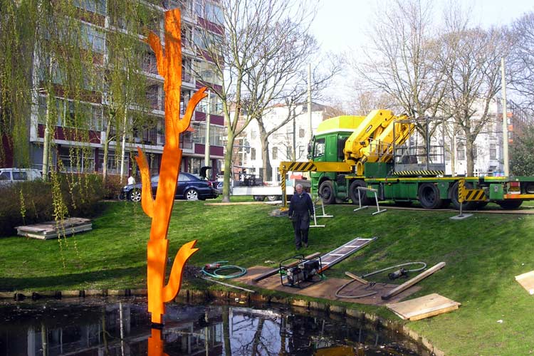 Uitvoering stalen beeld van Klaas Gubbels.