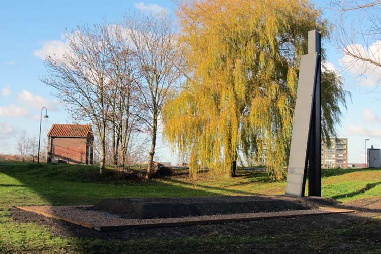 Leunende pylonen, een eeld van David van de Kop - Zoetermeer.