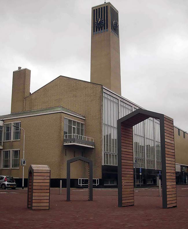 Paul van Osch, 7 poortvormen, Dudokplein, IJmuiden. GALERIE voor beeldende kunst in de openbare ruimte.