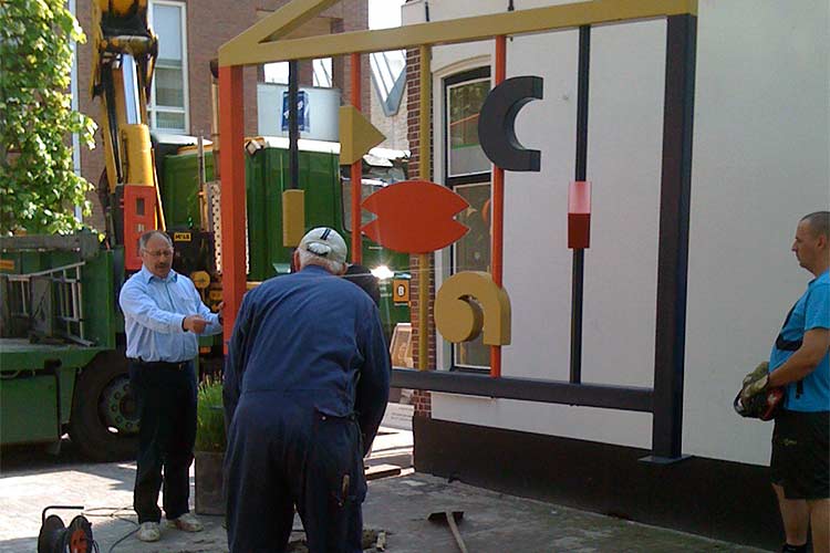 Herstel van een bestaand beeld "WentelVensters" gereed voor de Gemeente Zoetermeer.